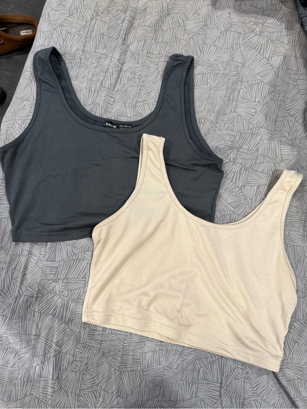 SHEIN Black & Cream Scoop Neck Crop Tank Tops